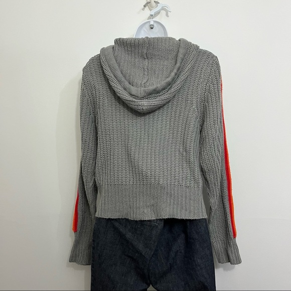 Gray rainbow sweater by Derek Heart is in excellent condition. Size small - Picture 8 of 10